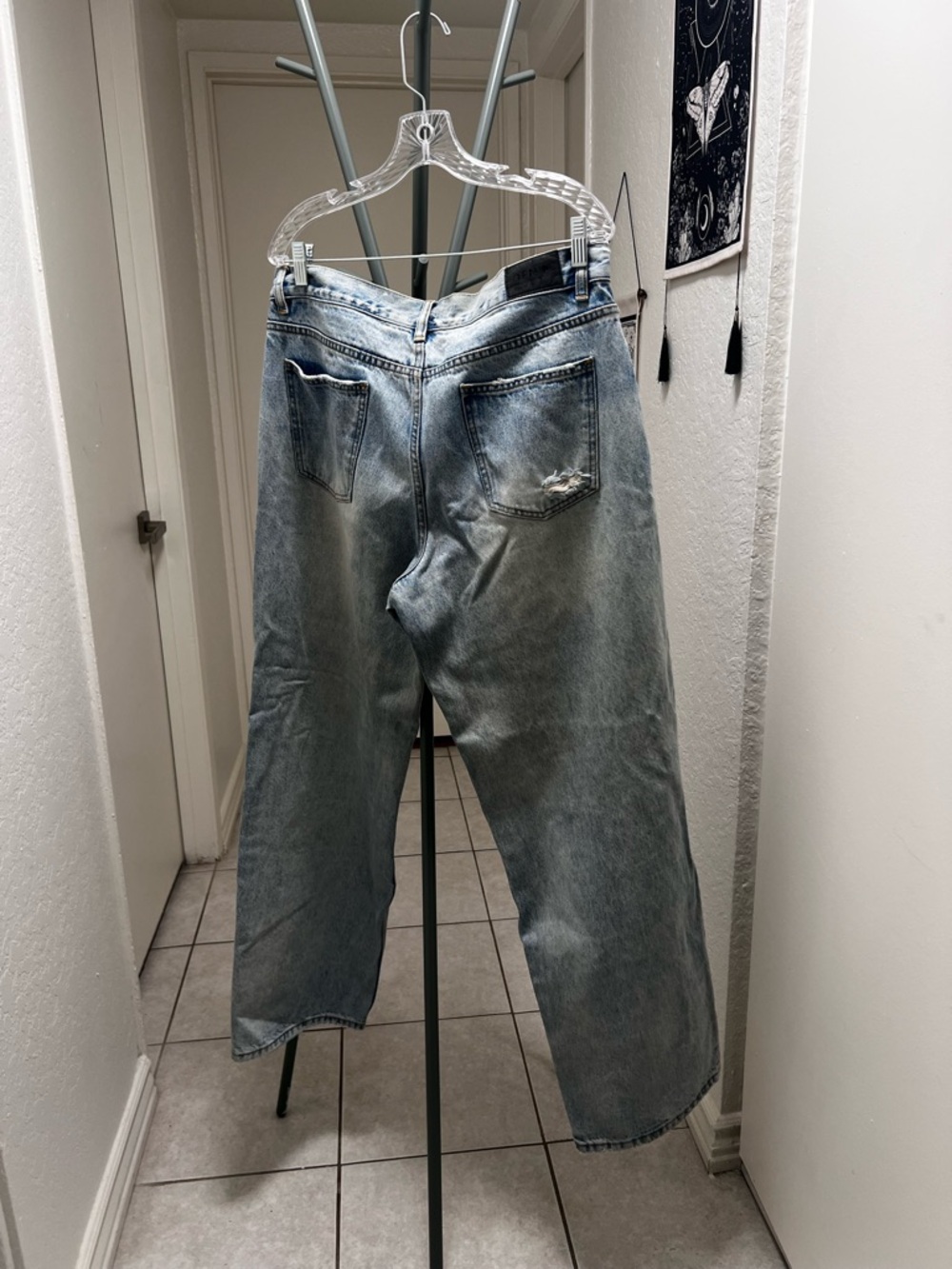 Glassons Light Wash Distressed Ripped Jeans - Picture 4 of 4